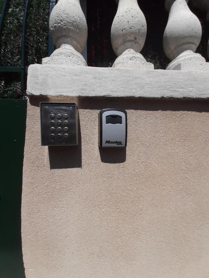 MAISON 100 M2, Terrasse 25 m2, Clim, 3 chbs avec tv, parking Pierrelatte Extérieur photo