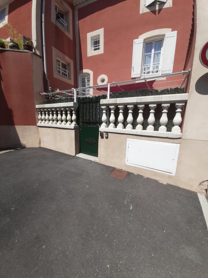 MAISON 100 M2, Terrasse 25 m2, Clim, 3 chbs avec tv, parking Pierrelatte Extérieur photo
