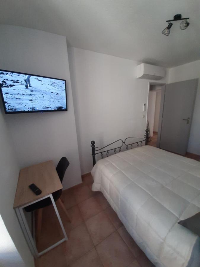 MAISON 100 M2, Terrasse 25 m2, Clim, 3 chbs avec tv, parking Pierrelatte Extérieur photo